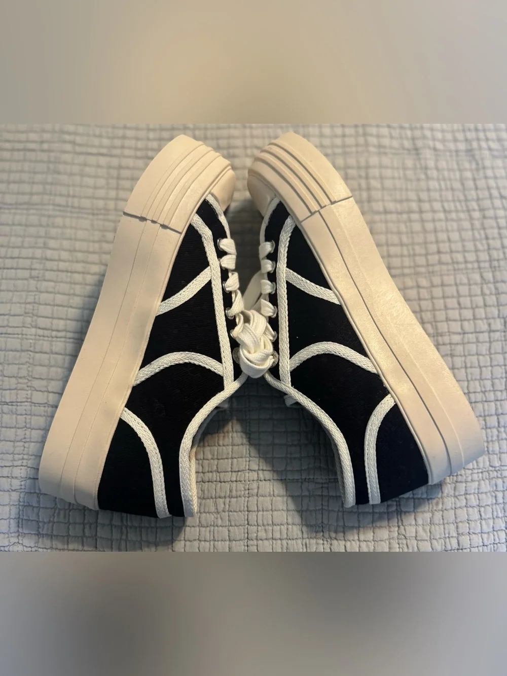 GUESS Women's Issah Branded Platform Lace-Up Sneakers NWOT
